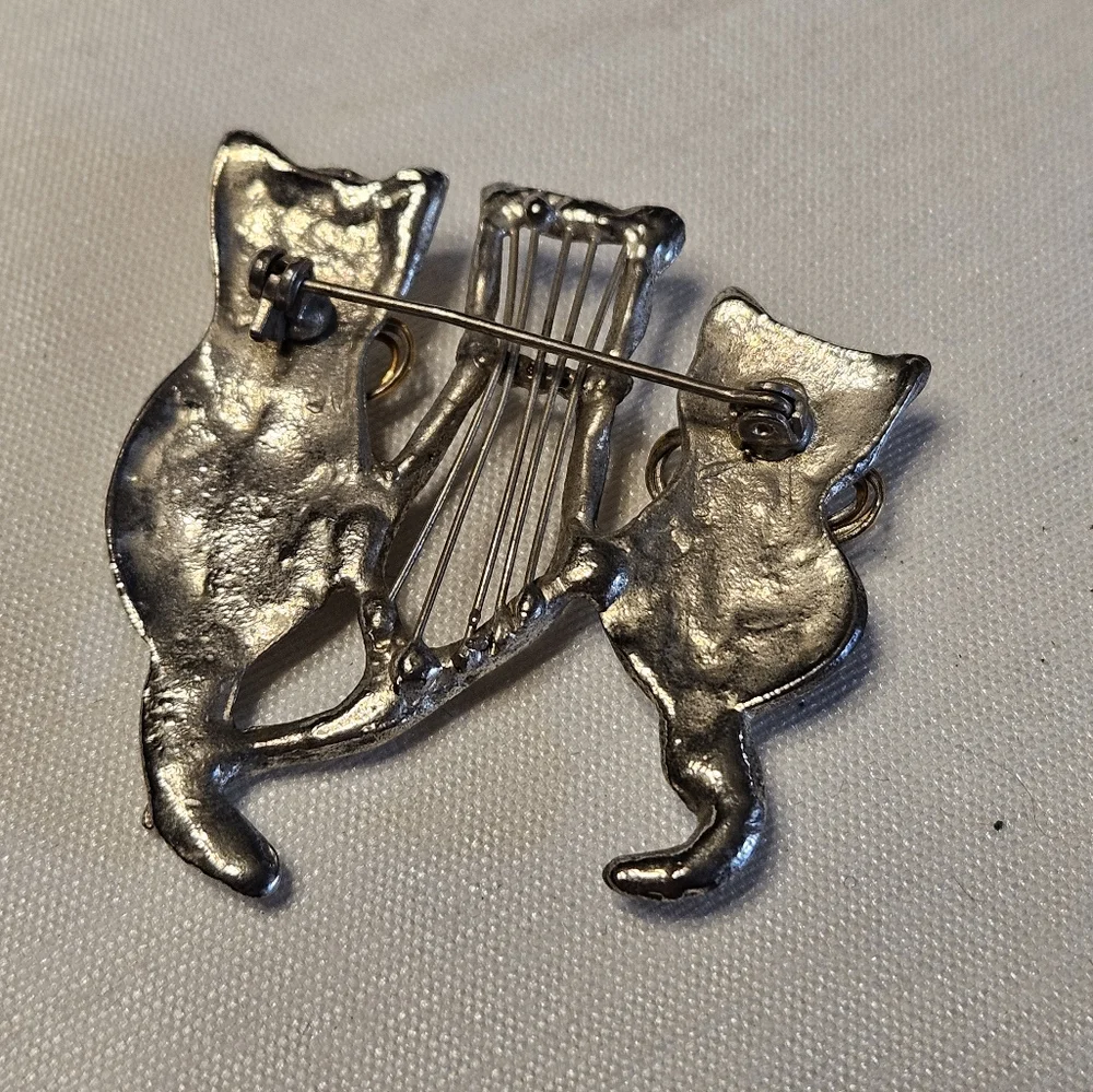 Vintage Silver-Toned Cat Brooch: Three Sitting Cats with Gold-Tone Ribbons